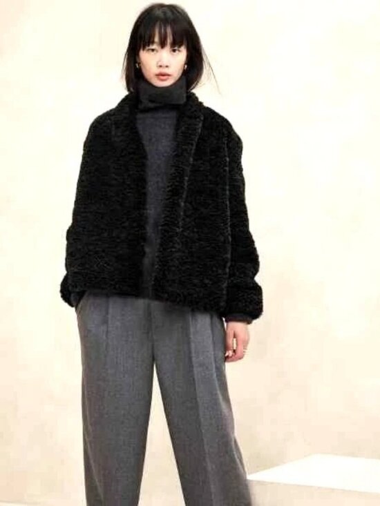 Banana Republic Jackets & Blazers - Banana Republic PS Petite Small Serres Curly Sherpa Coat Black NWT! Beautiful!